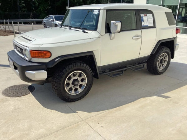 Used 2013 Toyota FJ Cruiser 4WD - Image 2