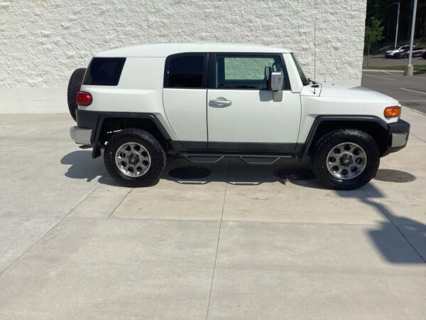 Used 2013 Toyota FJ Cruiser 4WD - Image 4