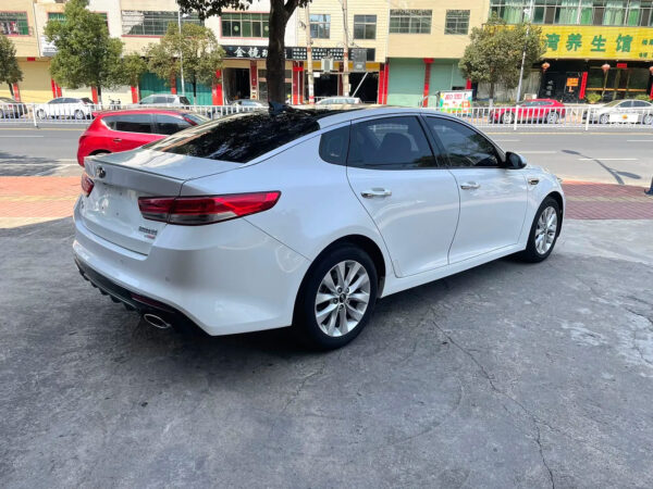 Hot 2012 2013 2014 2015 2016 Kia K5 1.6TLUXURY Midsize car left hand drive Sedan Chinese gasoline car used cars for sale - Image 4