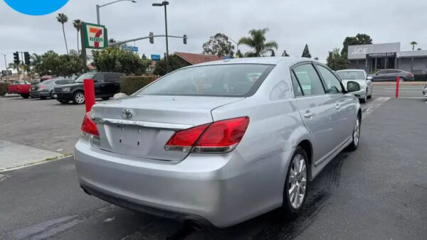 2012 Toyota Avalon Limited for sale - Image 4